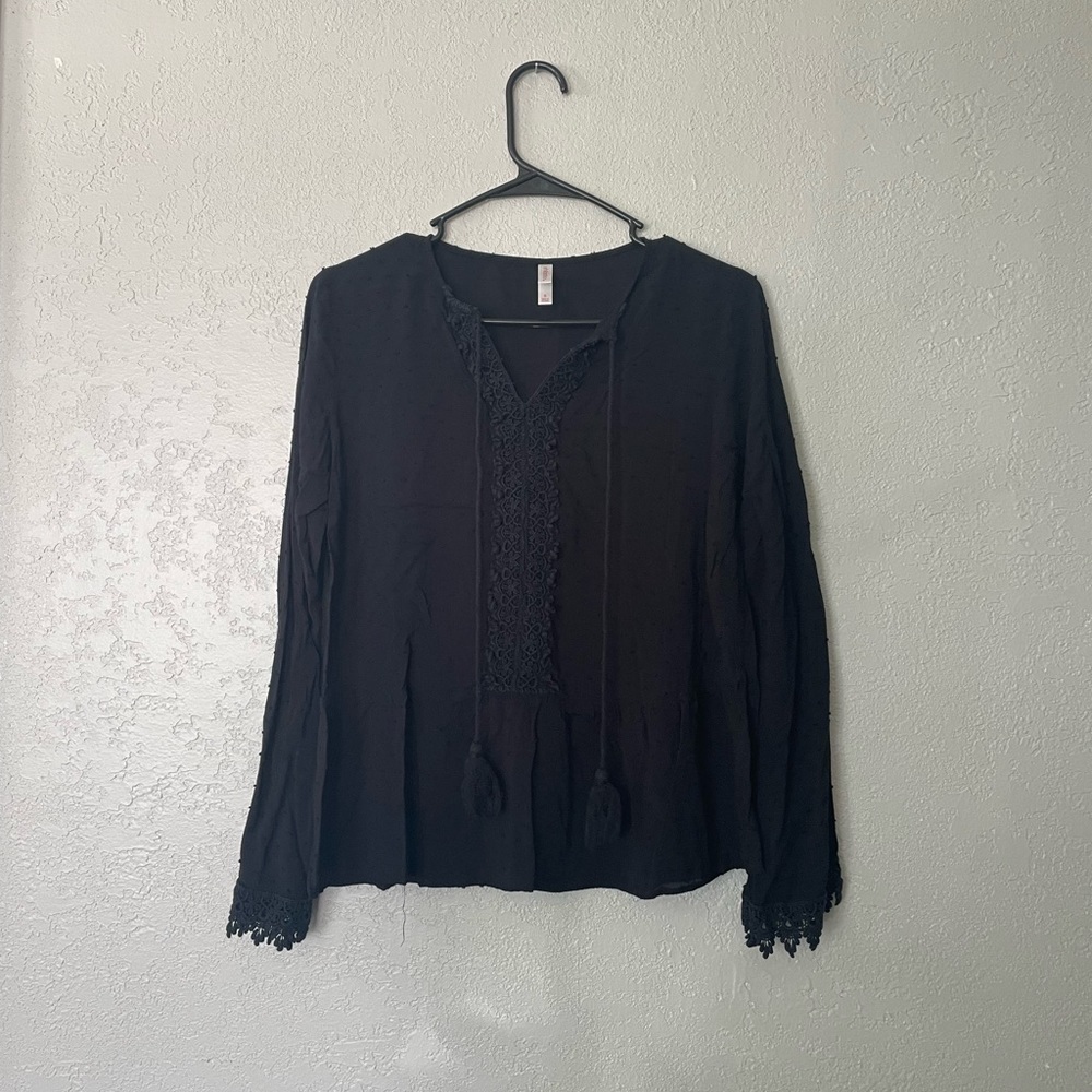 Xhilaration black peasant top